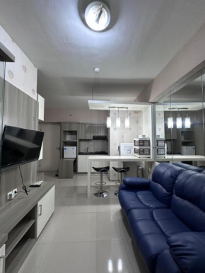 Tanglin Spacious 2BR Pakuwon mall with Wifi